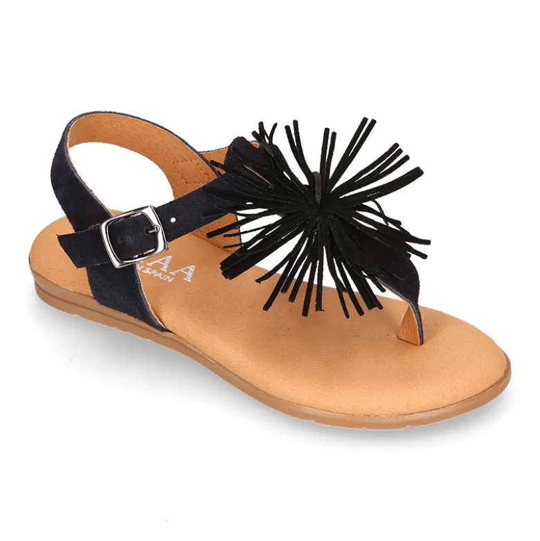 Sandalia niña mayor romana en piel con POMPON NEGRO.