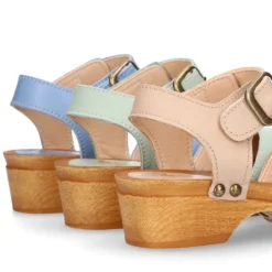 Sandalia Niña Mayor tipo ZUECO de madera en piel suave con picados.