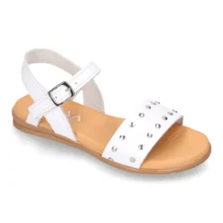 Sandalia Niña para vestir en piel con diseño con tachuelas plateadas.