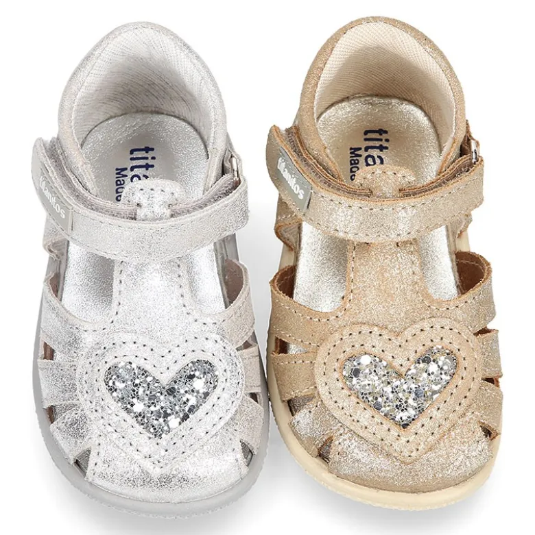 Sandalia Niña peque en piel METALIZADA con cierre adherente y diseño con CORAZÓN.