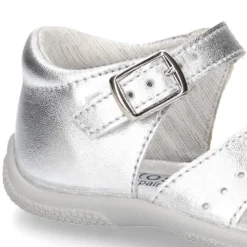 Sandalia Niña peque en piel metalizada con LAZO y suela SUPER FLEXIBLE.