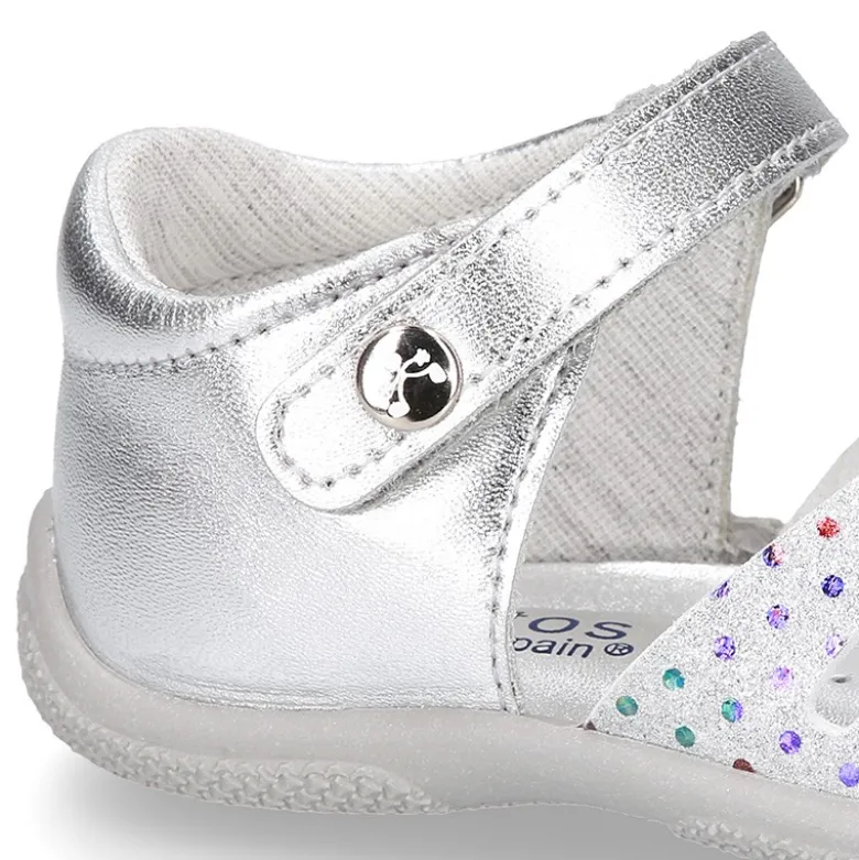 Sandalia Niña peque en piel metalizada con ESTRELLAS y cierre adherente con suela SUPER FLEXIBLE.