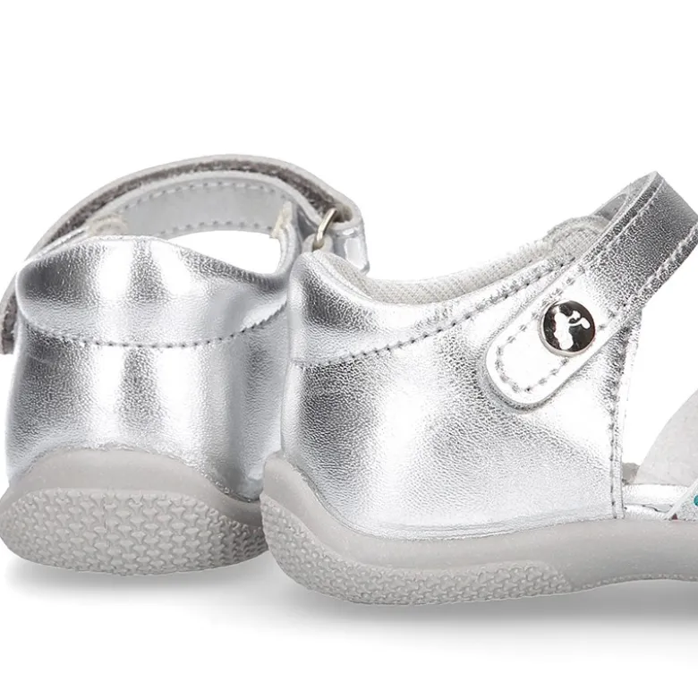 Sandalia Niña peque en piel metalizada con ESTRELLAS y cierre adherente con suela SUPER FLEXIBLE.