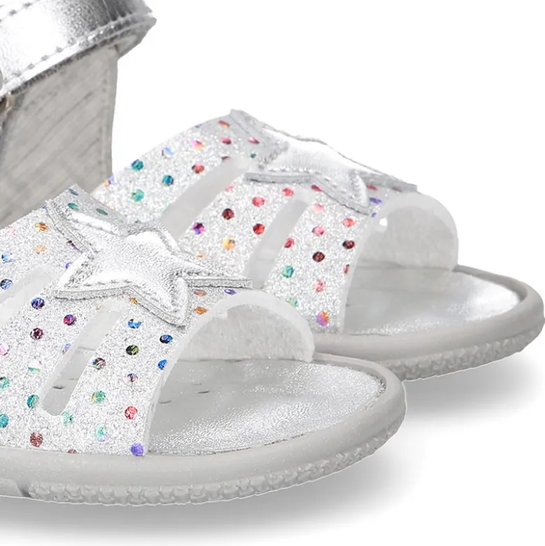 Sandalia Niña peque en piel metalizada con ESTRELLAS y cierre adherente con suela SUPER FLEXIBLE.