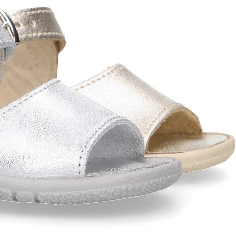 Sandalia Niña peque en piel metalizada con suela SUPER FLEXIBLE.