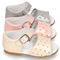 Sandalia Niña peques con ESTRELLAS en piel charol.