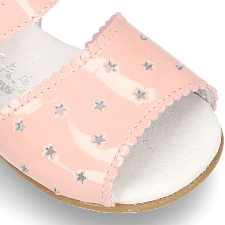 Sandalia Niña peques con ESTRELLAS en piel charol.