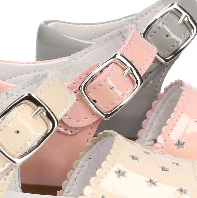 Sandalia Niña peques con ESTRELLAS en piel charol.