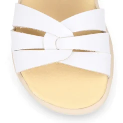 Sandalia niña respetuosa en piel con diseño trenzado en color Blanco.