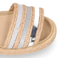 Sandalia niña tipo alpargata con hebilla en lona con diseño con brillos.