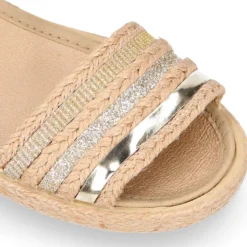 Sandalia niña tipo alpargata con hebilla en lona con diseño con brillos.