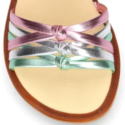 Sandalia Niña trenzada multicolor en piel laminada.