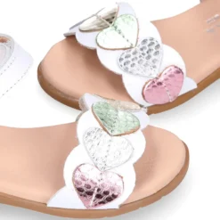 Sandalia Niña vestir diseño corazones en piel.