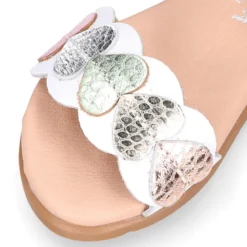 Sandalia Niña vestir diseño corazones en piel.