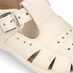 Sandalia niño peque piel lavable con PICADOS, hebilla y suela SUPER FLEXIBLE.