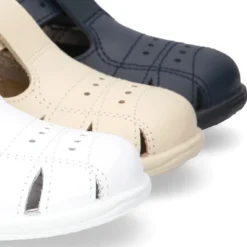 Sandalia niño peque piel lavable con PICADOS, hebilla y suela SUPER FLEXIBLE.