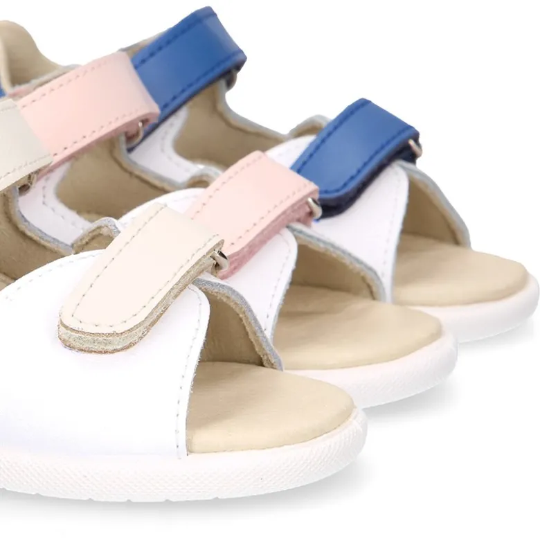 Sandalia niños con DOBLE cierre adherente en piel lavable.