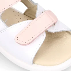 Sandalia niños con DOBLE cierre adherente en piel lavable.