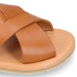 Sandalia Niños con tiras cruzadas en piel CUERO.