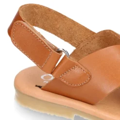 Sandalia Niños con tiras cruzadas en piel CUERO.