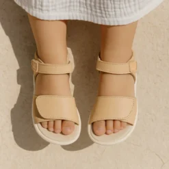 Sandalia niños Okaa Flex con doble cierre adherente en micro punto.