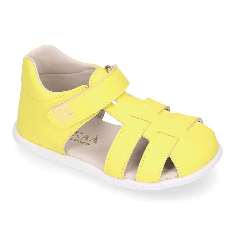Sandalia niños Okaa Flex sin cordones en micro punto lavable.