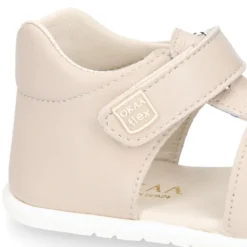 Sandalia niños Okaa Flex sin cordones en micro punto lavable.