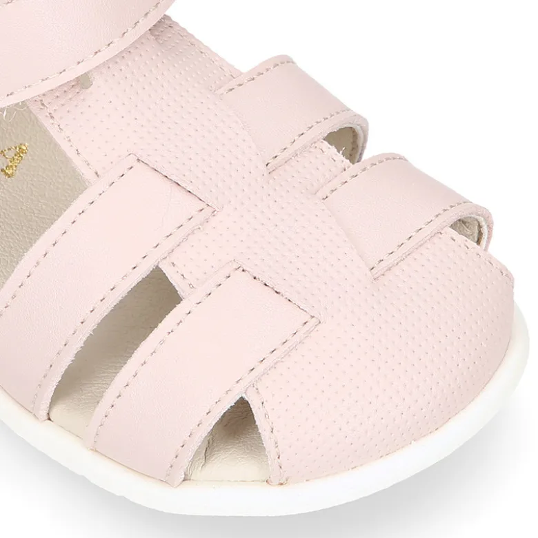 Sandalia niños Okaa Flex sin cordones en micro punto lavable.