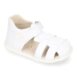 Sandalia niños Okaa Flex sin cordones en micro punto lavable.