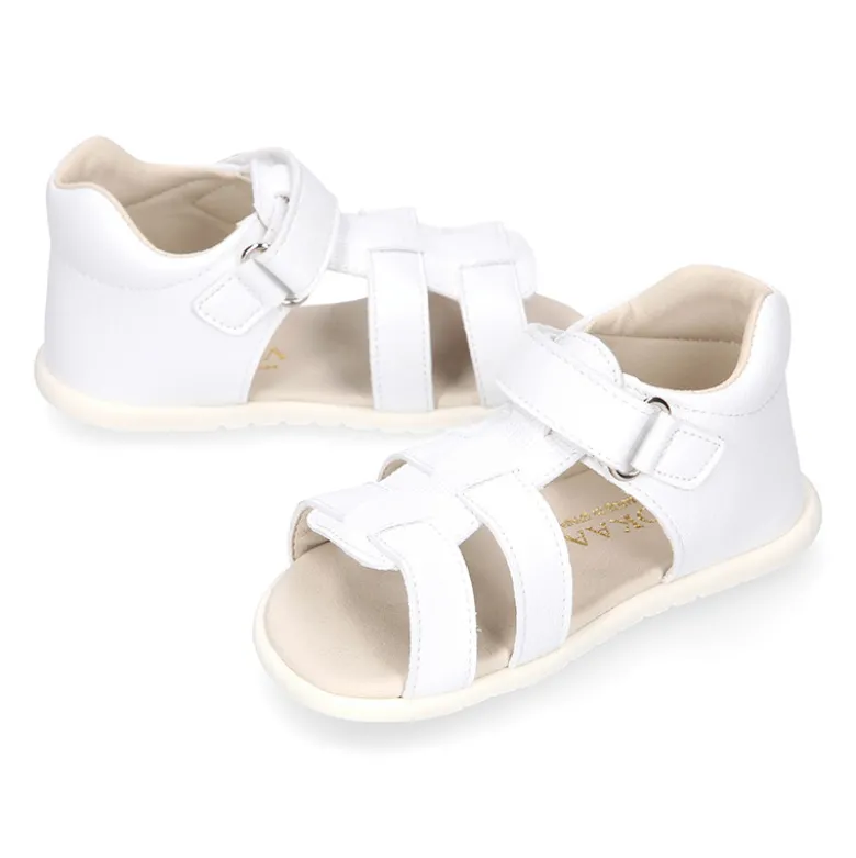Sandalia niños Okaa Flex sin cordones en micro punto en color blanco.