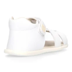 Sandalia niños Okaa Flex sin cordones en micro punto en color blanco.