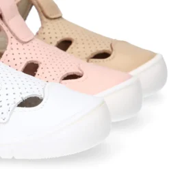 Sandalia niños Okaa Flex sin cordones en piel extra suave.