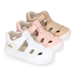 Sandalia niños Okaa Flex sin cordones en piel extra suave.