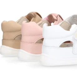 Sandalia niños Okaa Flex sin cordones en piel extra suave.