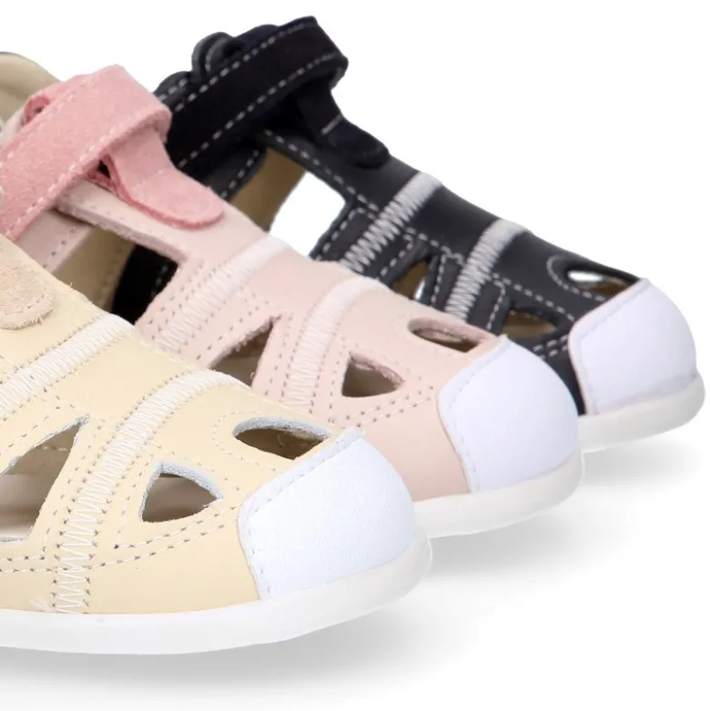 Sandalia niños OKAA FLEX sin cordones en Piel Napa combinada con piel serraje.