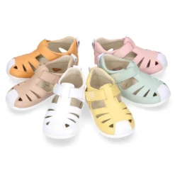 Sandalia niños respetuosa Okaa Flex en piel en colores.