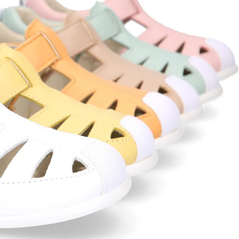 Sandalia niños respetuosa Okaa Flex en piel en colores.
