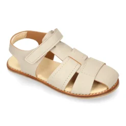 Sandalia niño vestir respetuosa Okaa Flex en color beige.