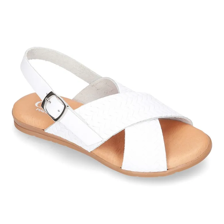 Sandalias con tiras cruzadas en piel GRABADA.