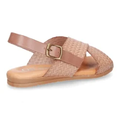 Sandalias con tiras cruzadas en piel GRABADA.