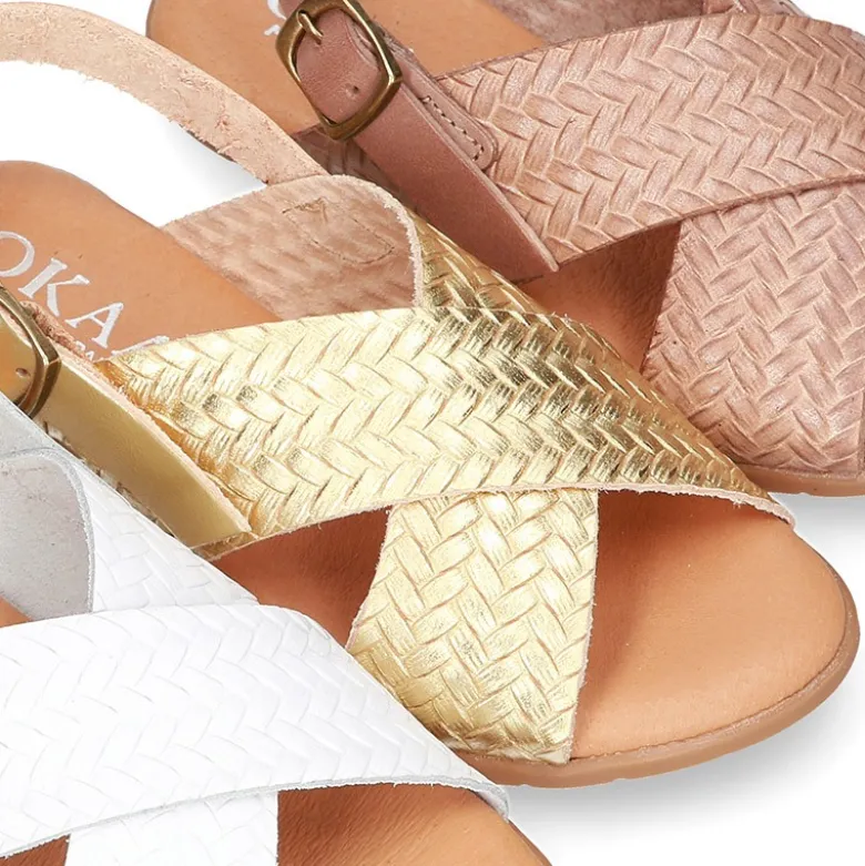 Sandalias con tiras cruzadas en piel GRABADA.