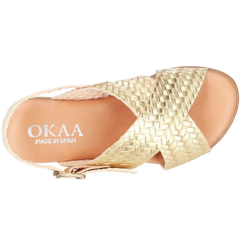Sandalias con tiras cruzadas en piel GRABADA.