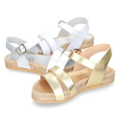 Sandalias niña tipo alpargata con tiras en piel.
