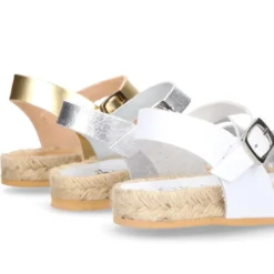 Sandalias niña tipo alpargata con tiras en piel.