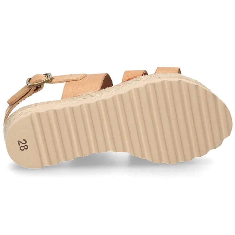 Sandalias tipo alpargata con tiras grabadas en piel.
