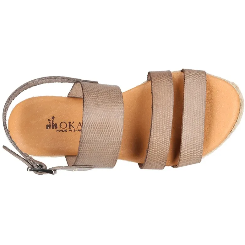 Sandalias tipo alpargata con tiras grabadas en piel.