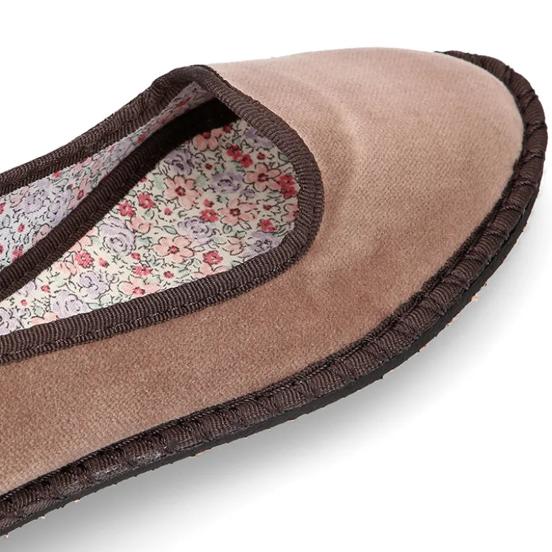 Slipper de mujer con horma estilizada en terciopelo