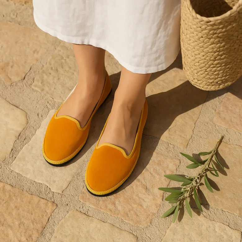 Slipper mujer en terciopelo en colores de moda.
