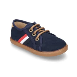 Tenis en Serratex con bandera lateral y cordones.