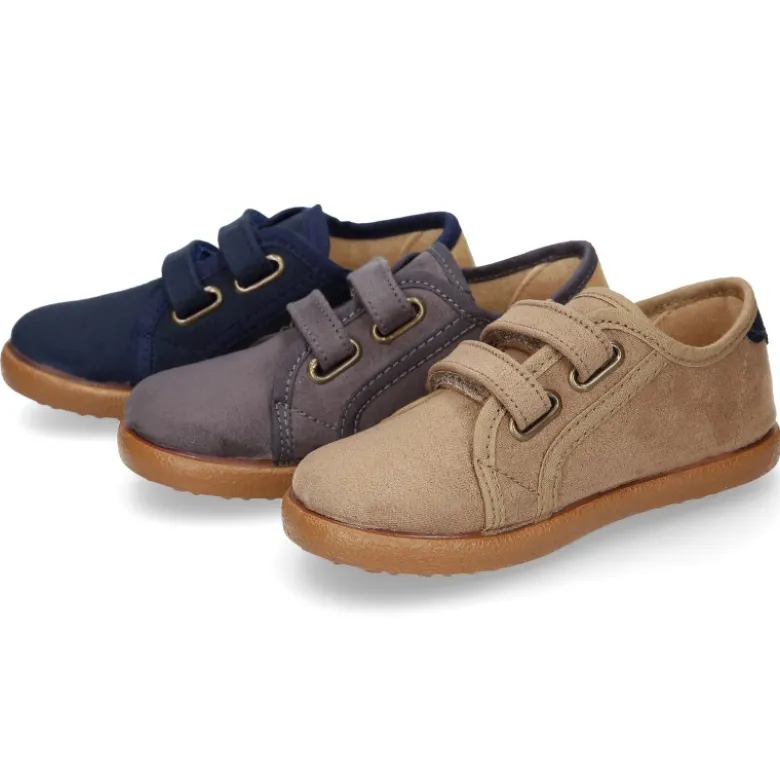 Tenis en Serratex con bandera lateral sin cordones.